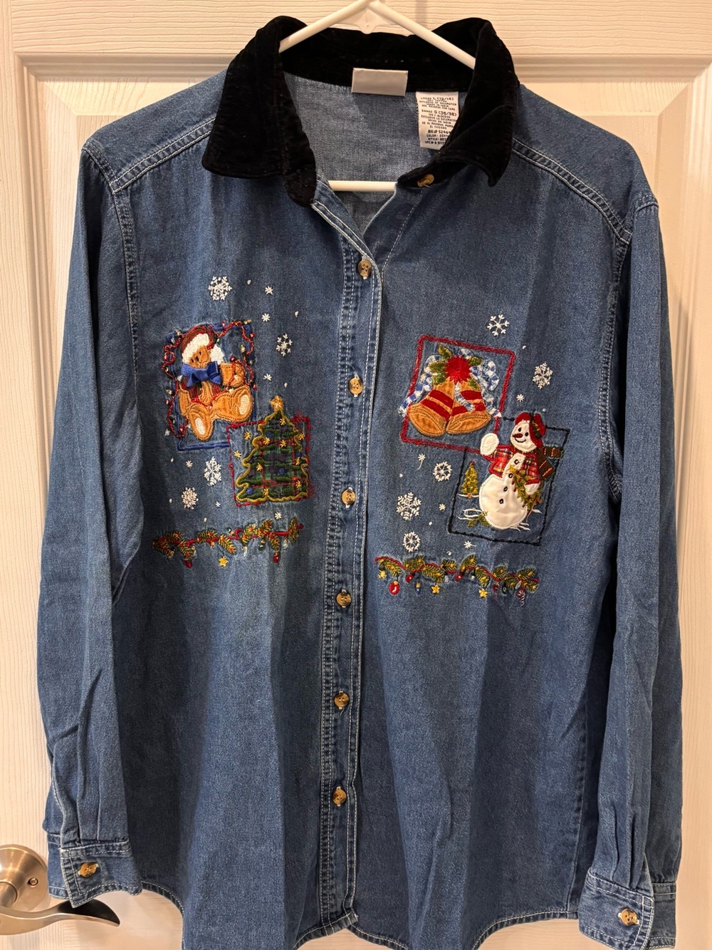 Bobbie Brooks Vintage Christmas Embroidered Button Down